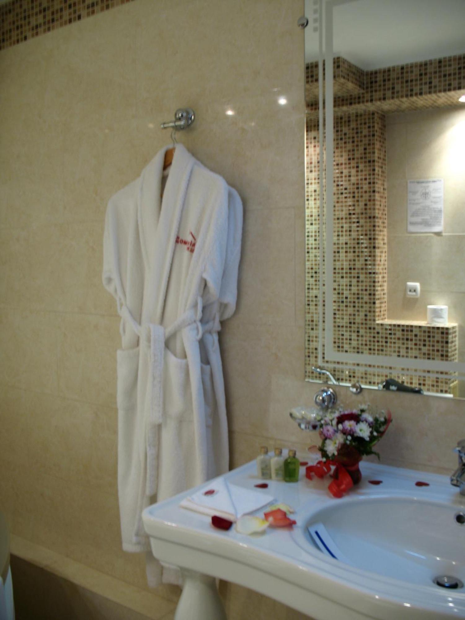 Hotel Optima Deluxe Kryvyj Rih Esterno foto