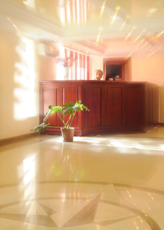 Hotel Optima Deluxe Kryvyj Rih Esterno foto