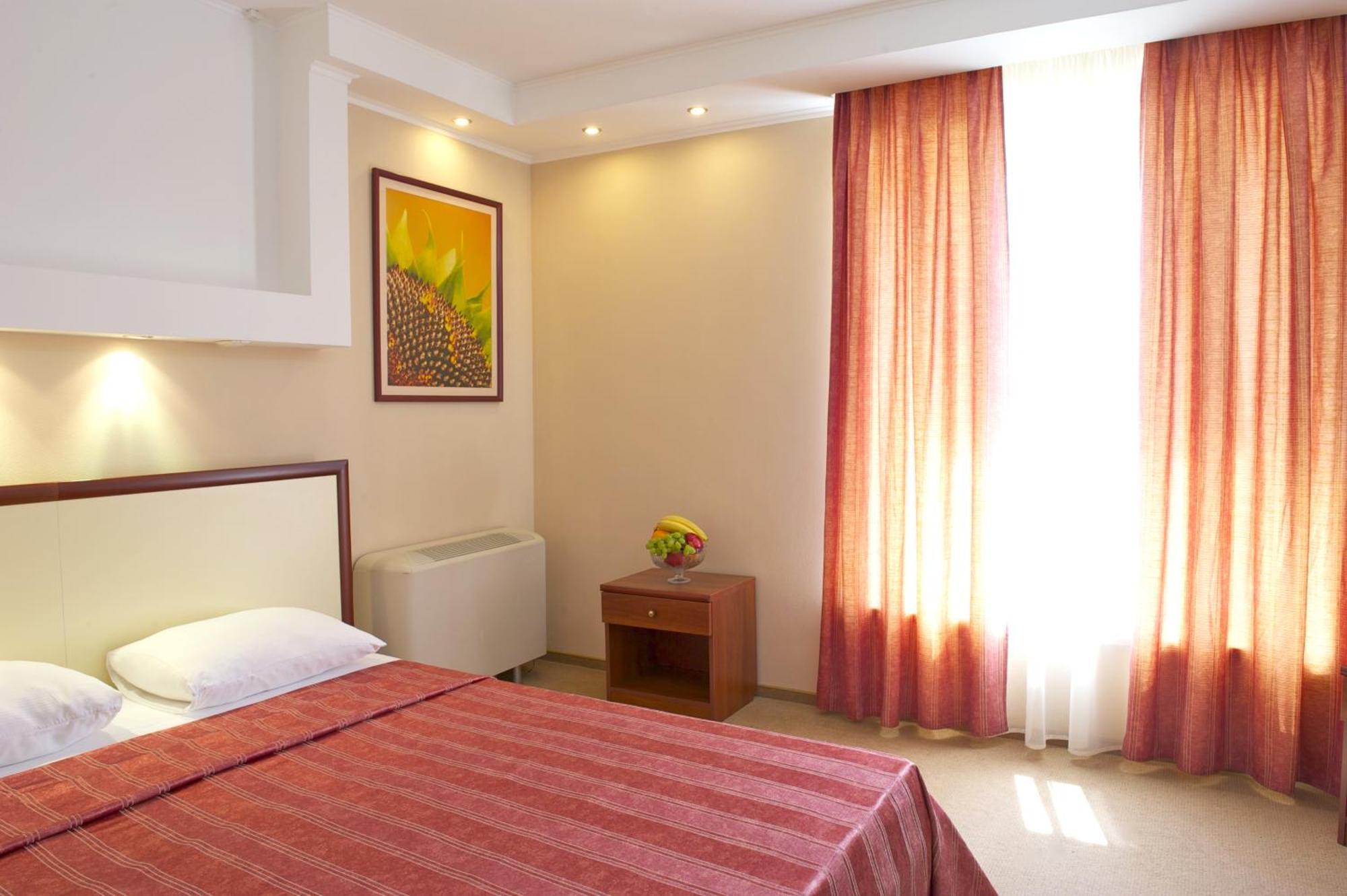 Hotel Optima Deluxe Kryvyj Rih Esterno foto